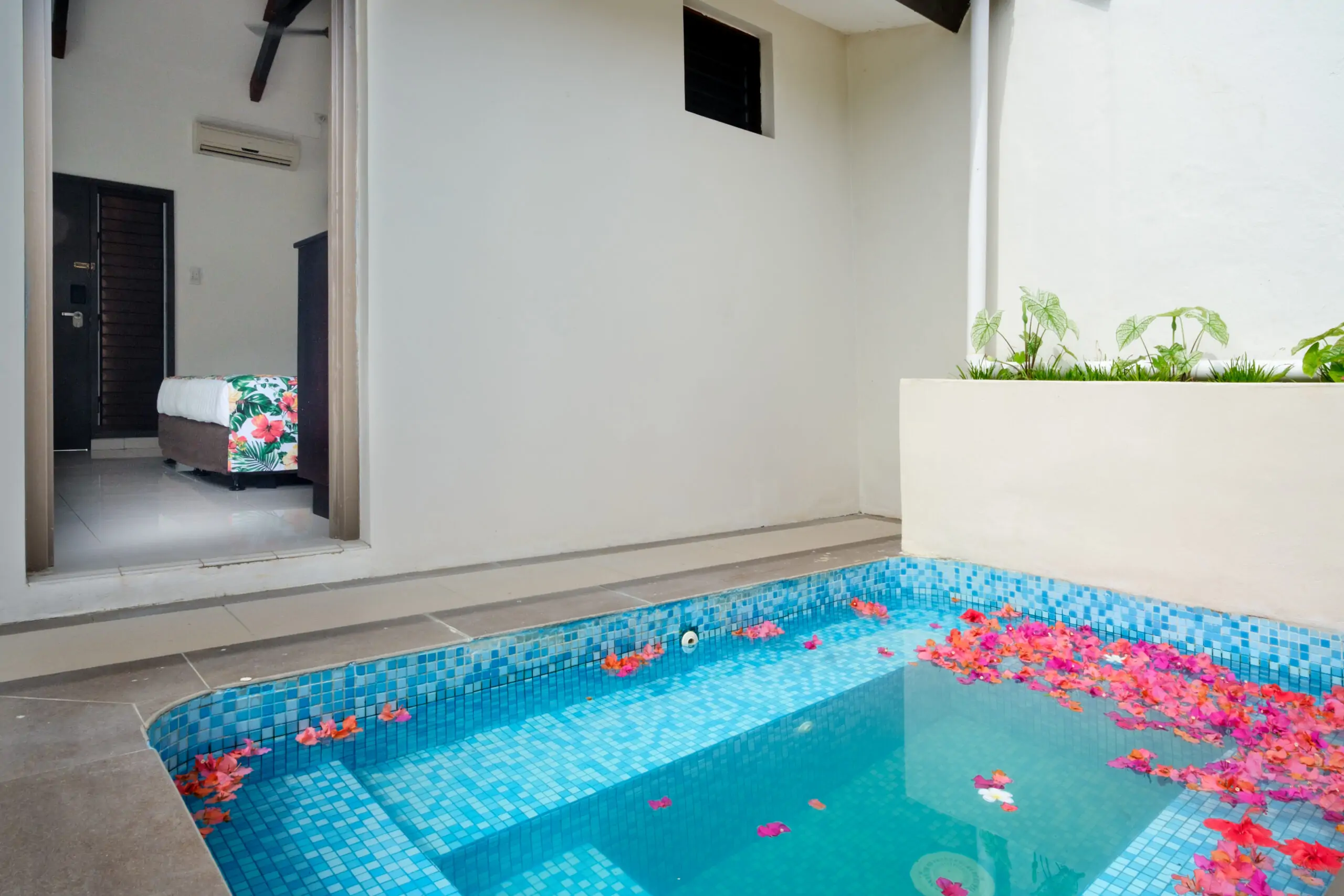 Landers Bay Resort beachfront accommodation near Nadi Airport Fiji